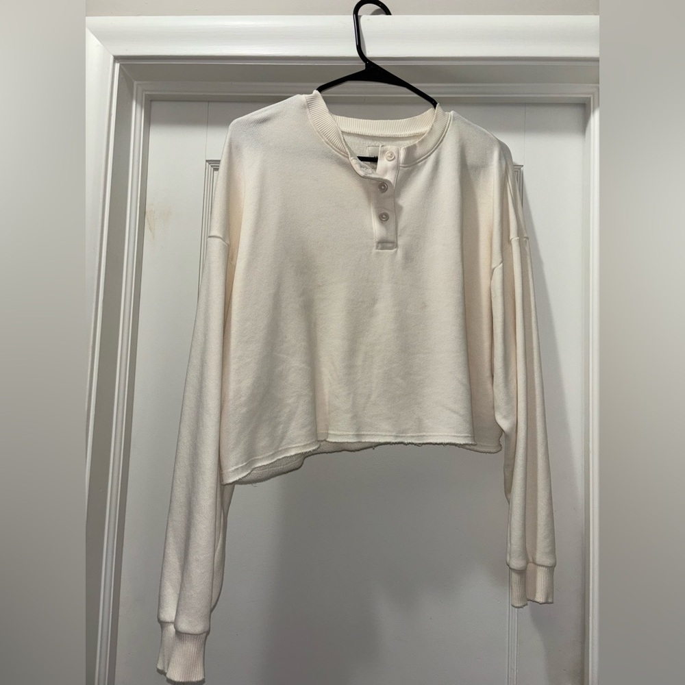 American Eagle women’s cropped long sleeve shirt